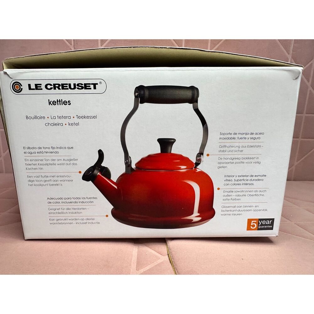 Le Creuset Classic Whistling Tea Kettle 1.7 Qt Nectar Yellow New in Box